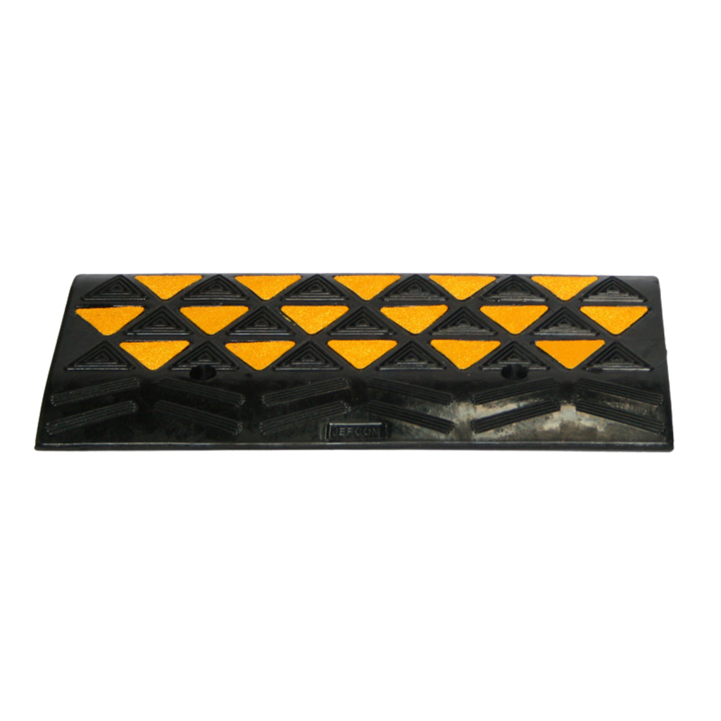 Recycled rubber kerb ramp hi-vis - 610mm W x 320mm D x 100mm H - 10kg